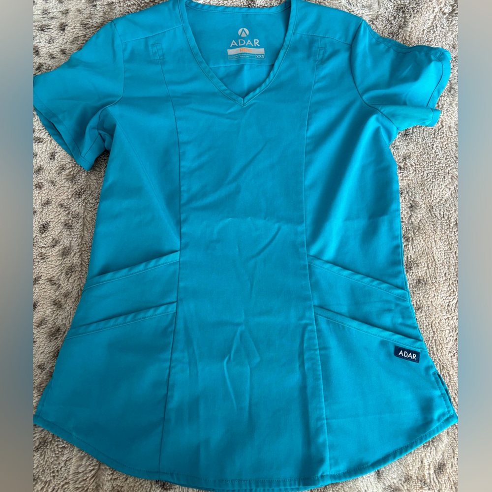Adar scrub top. XXS.